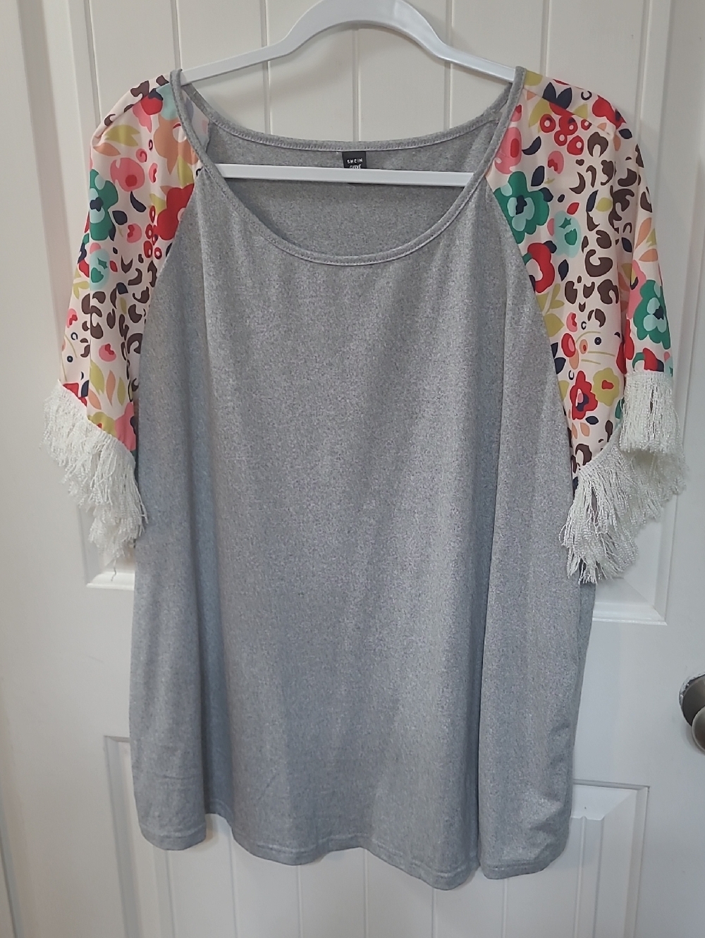 SHEIN 2XL Gray Top with Multicolor Floral Raglan Sleeves and Fringe
